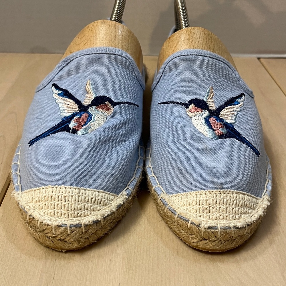 Coldwater Creek Light Blue w/ Embroidered Hummingbird Espadrilles Women’s 8.5 - Picture 2 of 16